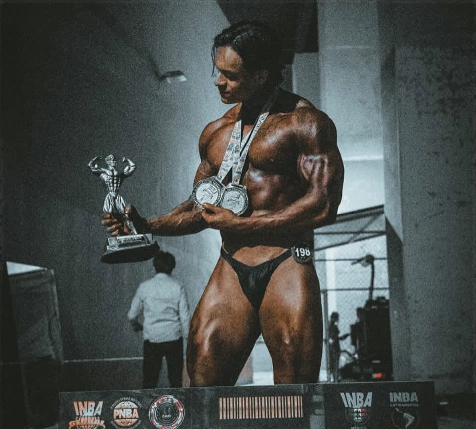 Carlo Gómez — Coach y competidor Natural Olympia INBA 2023